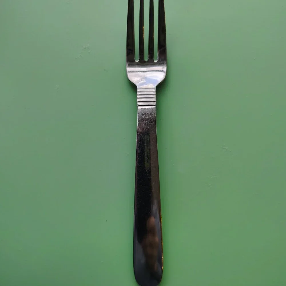Oneida USA Raffia Stainless Steel Five Piece Silverware - Picture 6 of 9
